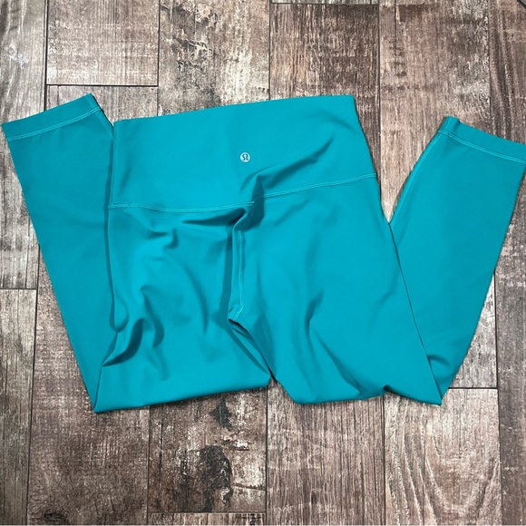 Lululemon high waist 23” align leggings 💚 - Picture 6 of 6